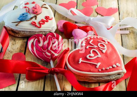 dolci e decorazioni a forma di cuore Foto Stock