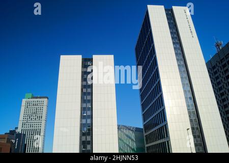 Regno Unito, West Yorkshire, Leeds, City Centre grattacieli su Merrion Way Foto Stock