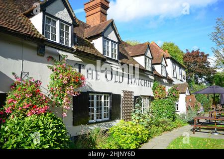 Xvi secolo "La Vecchia ascia di guerra' pub, Hatchet Lane, Cranbourne, Berkshire, Inghilterra, Regno Unito Foto Stock