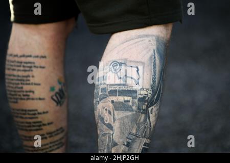 Derby, Regno Unito. 30th Jan 2022. Una vista generale di un tatuaggio su un derby County tifosi gamba durante la partita Sky Bet Championship al Pride Park Stadium, Derby. Il credito dovrebbe essere: Isaac Parkin/Sportimage Credit: Sportimage/Alamy Live News Foto Stock