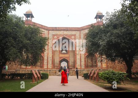 Vista rara della porta d'ingresso delle Tombe Humayun, Delhi, India. Foto Stock