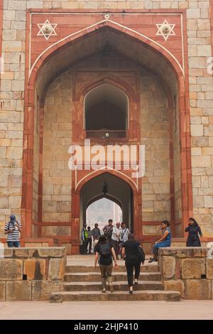 Vista rara della porta d'ingresso delle Tombe Humayun, Delhi, India. Foto Stock