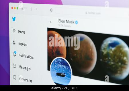New york, Stati Uniti d'America - Gennaio 31 2022: Pagina ufficiale di elon musk twitter sullo schermo del portatile vista ravvicinata Foto Stock