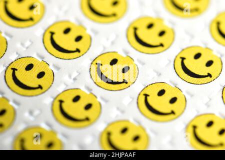 Smiley viso acido viaggi, carta blotting impregnato con il farmaco L.S.D.- acido lisergico dietilammide. Foto Stock