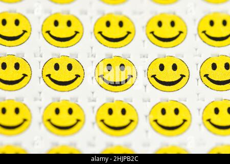 Smiley viso acido viaggi, carta blotting impregnato con il farmaco L.S.D.- acido lisergico dietilammide. Foto Stock