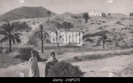 Nel Paese dei Trogloditi tunisini: Una città invisibile dei cinquemila abitanti. Stati di Barbary (1923) Foto Stock