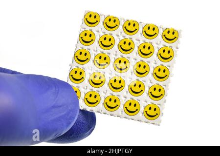 Smiley viso acido viaggi, carta blotting impregnato con il farmaco L.S.D.- acido lisergico dietilammide. Foto Stock