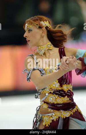 Torino Italia 2006-02-20: Torino 2006 Giochi Olimpici invernali, pista di pattinaggio Palavela, gara di pattinaggio a figure per coppie, Barbara Fusar poli e Maurizio Margaglio durante la gara Foto Stock