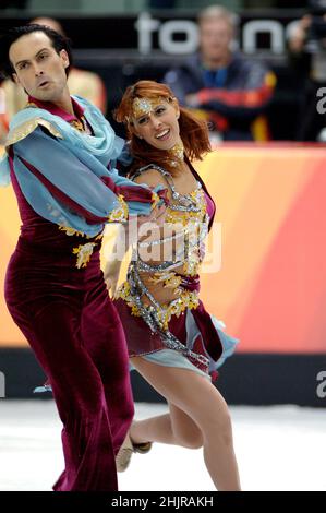 Torino Italia 2006-02-20: Torino 2006 Giochi Olimpici invernali, pista di pattinaggio Palavela, gara di pattinaggio a figure per coppie, Barbara Fusar poli e Maurizio Margaglio durante la gara Foto Stock