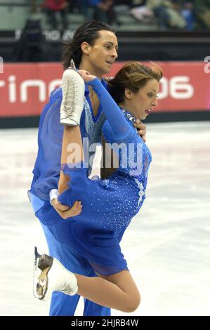 Torino Italia 2006-02-20: Torino 2006 Giochi Olimpici invernali, pista di pattinaggio Palavela, gara di pattinaggio a figure per coppie, Federica Faiella e massimo Sali durante il concorso Foto Stock