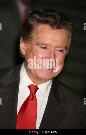 Regis Philbin arriva al Vanity Fair Tribeca Film Festival Party presso il Tribunale Supremo di New York il 26 aprile 2006. Photo Credit: Henry McGee/MediaPunch Foto Stock