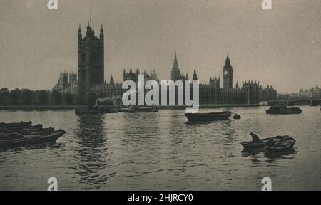 Victoria Tower, Big ben e le Case del Parlamento, dominano il Tamigi dalla riva nord. Sulla sinistra si può vedere l'Abbazia di Westminster. Londra (1923) Foto Stock