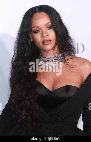 **FILE PHOTO** Rihanna e A$AP Rocky aspettano il primo bambino insieme. NEW YORK, NY - SETTEMBRE 14: Rihanna al Rihanna's 3rd Annual Diamond Ball a Cipriani Wall Street il 14 Settembre 2017 a New York City. Credit: Diego Corredor/MediaPunch Foto Stock