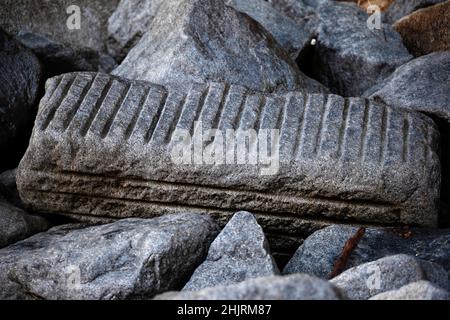 Rock armor difese costiere Bawdsey Ferry Suffolk Inghilterra Foto Stock