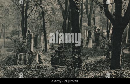 Nei tranquilli giardini del Hôtel de Cluny. Parigi (1923) Foto Stock