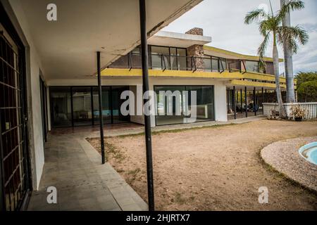 Casa de la calle Sinaloa entre Morelos y Nainari en CD. Obregon. Su frase es: 26May2018. (Photo:Luis Gutierrez/ NortePhoto.com) pclaves: arquitectura ,casa, casa antigua, casa clásica, años, años 70s, años 60s, años 50s, 50s, 60s, 70s, Foto Stock