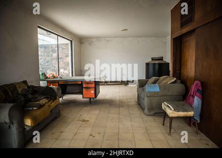 Casa de la calle Sinaloa entre Morelos y Nainari en CD. Obregon. Su frase es: 26May2018. (Photo:Luis Gutierrez/ NortePhoto.com) pclaves: arquitectura ,casa, casa antigua, casa clásica, años, años 70s, años 60s, años 50s, 50s, 60s, 70s, Foto Stock