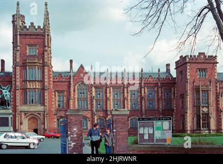 Lanyon Building, Queen’s University, aprile 1986, Belfast, Irlanda del Nord Foto Stock