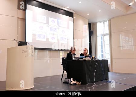 Jane Ridley è una Royal Historian e biografa ed è professore di storia moderna all'Università di Buckingham . Ha scritto la biografia regale definitiva del nonno della Regina , re Geogre V . Giorgio V. Mai un momento noioso , che è uscito nel novembre 2021 , così come varie altre biografie reali ed è ben noto come un noto osservatore reale .. Foto Stock