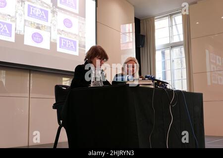 Jane Ridley è una Royal Historian e biografa ed è professore di storia moderna all'Università di Buckingham . Ha scritto la biografia regale definitiva del nonno della Regina , re Geogre V . Giorgio V. Mai un momento noioso , che è uscito nel novembre 2021 , così come varie altre biografie reali ed è ben noto come un noto osservatore reale .. Foto Stock