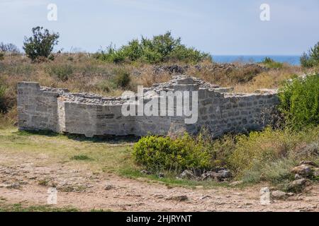 Rovine sul Capo Kaliakra nella regione meridionale di Dobruja della costa settentrionale bulgara del Mar Nero Foto Stock