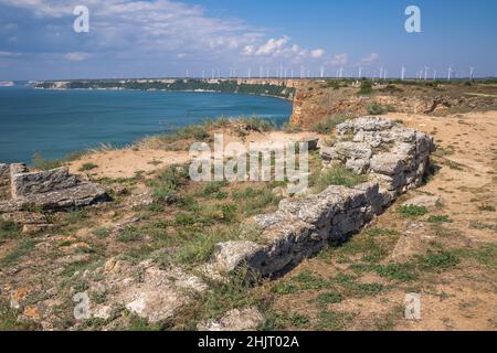 Rovine sul Capo Kaliakra nella regione meridionale di Dobruja della costa settentrionale bulgara del Mar Nero Foto Stock