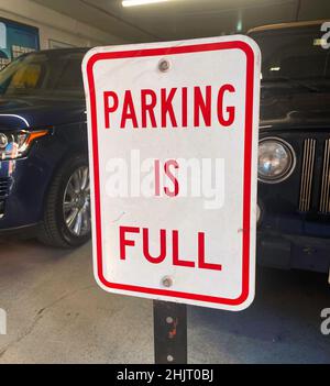 'Il parcheggio è pieno', Parcheggio garage Sign in New York City, 2022, USA Foto Stock