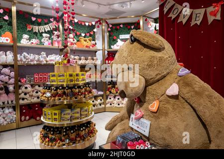 La FAO Schwarz è un famoso negozio di giocattoli situato nel 30 Rockefeller Center, New York City, USA Foto Stock