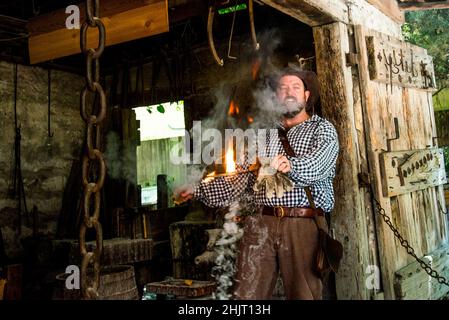 Dimostrazione di Gunnsmith in Colonial Quarter St. Augustine, Florida Stati Uniti Foto Stock