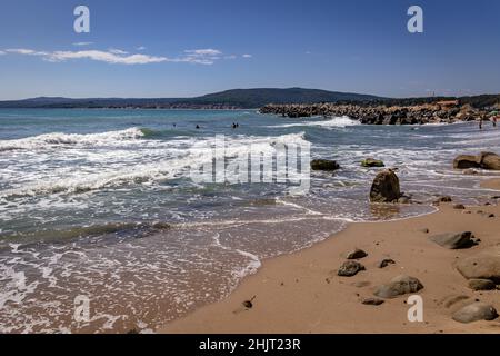 Riva nella città di Byala e località balneare nella Bulgaria orientale, situata sulla costa bulgara del Mar Nero nella provincia di Varna, Bulgaria Foto Stock