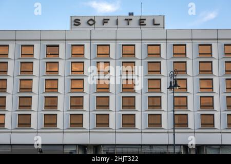 Sofitel Warszawa Victoria Hotel a Varsavia, capitale della Polonia, vista da Piazza Pilsudski Foto Stock