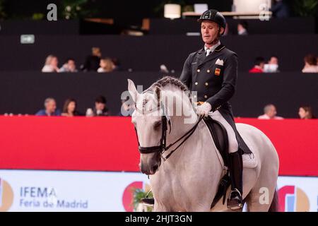 Juan Antonio Jimenez Cobos (ESP) con Euclides Mor (LUS) durante la Coppa del mondo di Longines FEI il 29 2019 novembre a Madrid Horse Week, Spagna Foto Stock