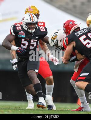 Menifee, California, Stati Uniti. 29th Jan 2022. 29 gennaio 2022; Pasadena, CA USA;National Team OLAKUNLEFA TUKASI (55) si guarda a fare un tackle al Rose Bowl Final Score Nazionale team: 25 American team:24 Mandatory Credit Zuma Press. (Credit Image: © Ardie Crenshaw/ZUMA Press Wire) Foto Stock