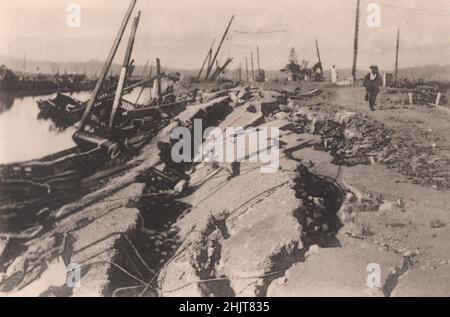 Giappone terremoto 1923: Le fessure per le strade di Ashibikicho, Yokohama City Foto Stock