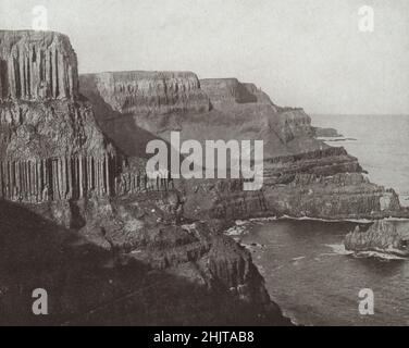 Pleaskin Head, Selciato del gigante. Contea di Antrim (1913) Foto Stock