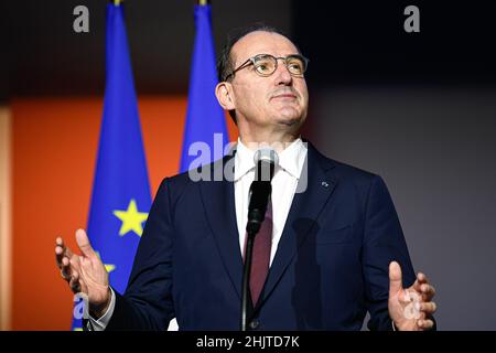 Il primo ministro francese Jean Castex durante la cerimonia del 80th° anniversario dell'Agenzia francese per lo sviluppo a Parigi, in Francia, il 2 dicembre 2021. Foto Stock