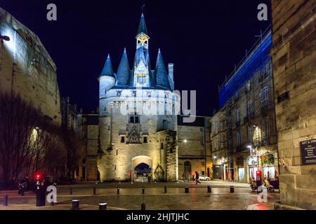 Porte Cailhau, Bordeaux, una torre integrata nelle mura della città. Francia. Foto Stock