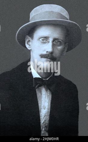 Un ritratto dello scrittore irlandese James Joyce, autore di Ulisse, nel 1915 di 33 anni Foto Stock