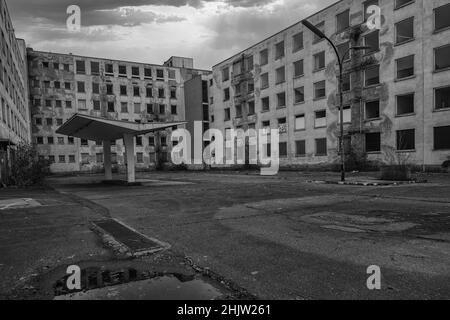 Scala di grigi di un edificio abbandonato a Francoforte Foto Stock