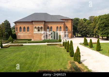 BUCAREST, ROMANIA - 18 AGOSTO 2021: Vista estiva del Palazzo di Mogosoaia vicino alla città di Bucarest, Romania Foto Stock