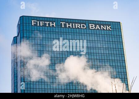 Toledo, Stati Uniti. 31st Jan 2022. Logo della quinta terza Banca visto su un edificio in centro. Credit: SOPA Images Limited/Alamy Live News Foto Stock