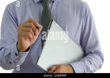 l'uomo d'affari tiene le penne e le cartelle su sfondo bianco. Foto Stock