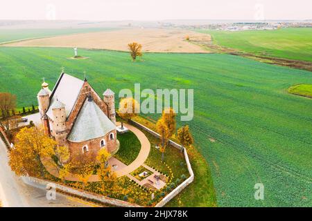 Synkavichy, distretto di Zelva, provincia di Hrodna, Bielorussia. Veduta aerea della Chiesa di San Michele Arcangelo. Chiesa ortodossa orientale. Bielorusso Foto Stock