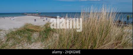 Panorama Dune sulla spiaggia di Warnemuende sul Mar Baltico Foto Stock