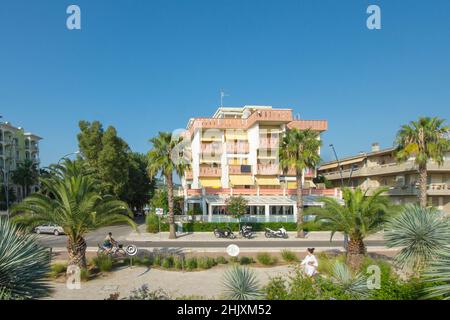 Passeggiata sul lungomare di San Benedetto del Tronto, Marche, Italia, Europa Foto Stock