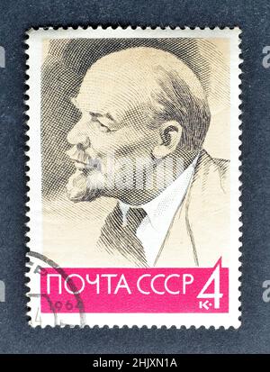 Francobollo cancellato stampato dall'Unione Sovietica, che mostra ritratto di Vladimir Ilich Lenin, circa 1964. Foto Stock