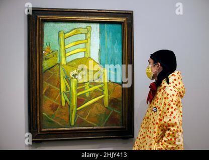 Londra, Regno Unito. 1st Feb 2022. Van GoghÕs chair 1888 Giovedì 3rd febbraio, presso la Coutauld Gallery, si apre una mostra di autoritratti Van GoghÕs. Questa mostra riunisce per la prima volta metà dei ritratti di Van GoghÕs. Credit: Mark Thomas/Alamy Live News Foto Stock