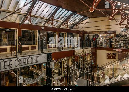Restored Keighley Royal Arcade shopping centre and underground hidden Edwardian shops, West Yorkshire, England, UK Foto Stock
