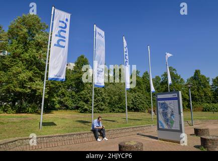 Fahnen, Heinrich-Heine-Universität, Universitätsstraße, Düsseldorf, Nordrhein-Westfalen, Deutschland Foto Stock