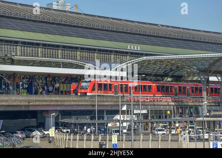 Regionalbahn, Hauptbahnhof, Köln, Nordrhein-Westfalen, Deutschland Foto Stock